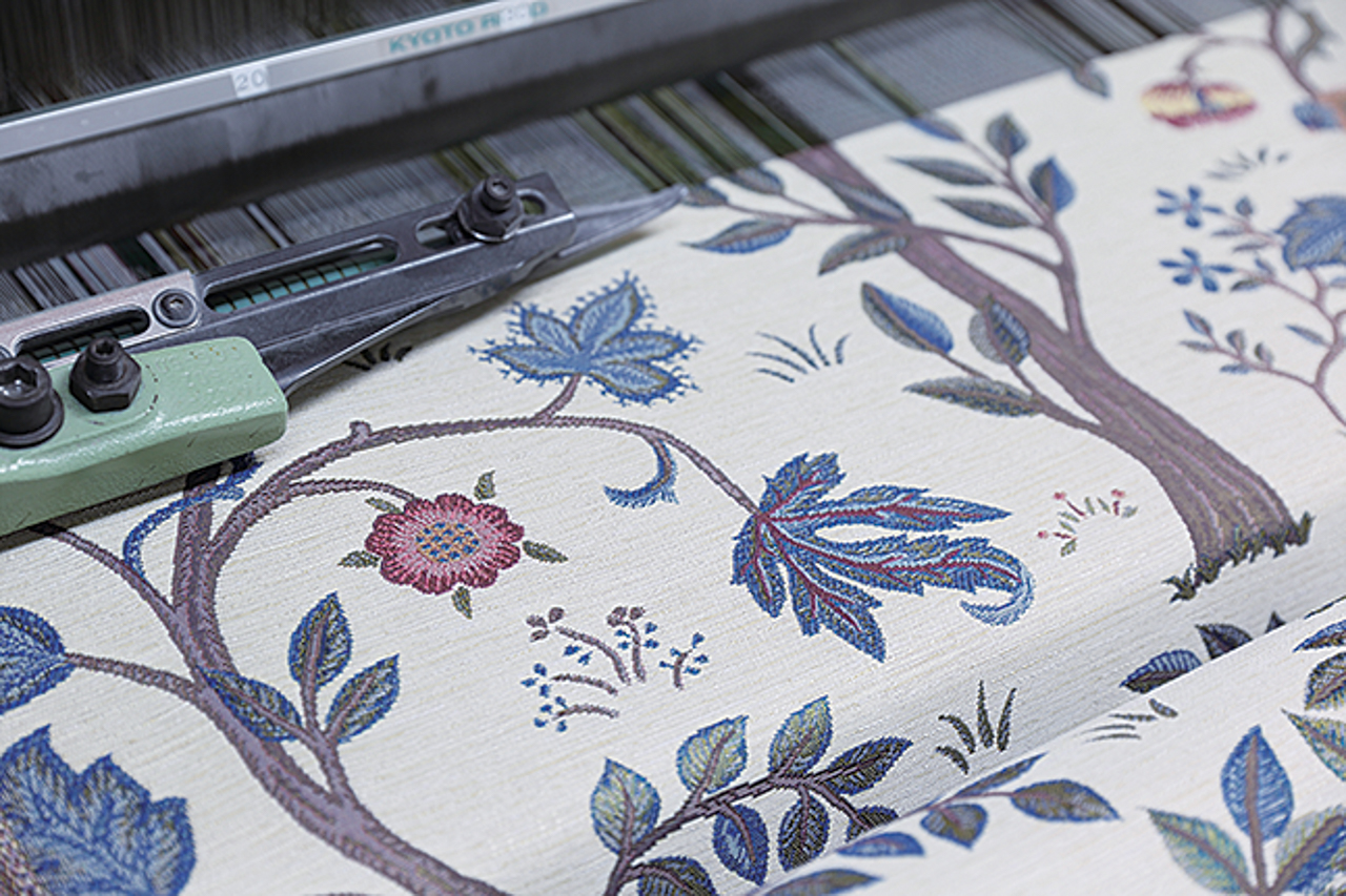 オリジナルのデザインを織物として再構成する作業は全て川島織物セルコンが担当。