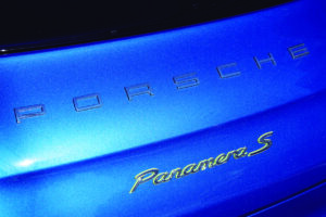 Panamera Sのロゴ