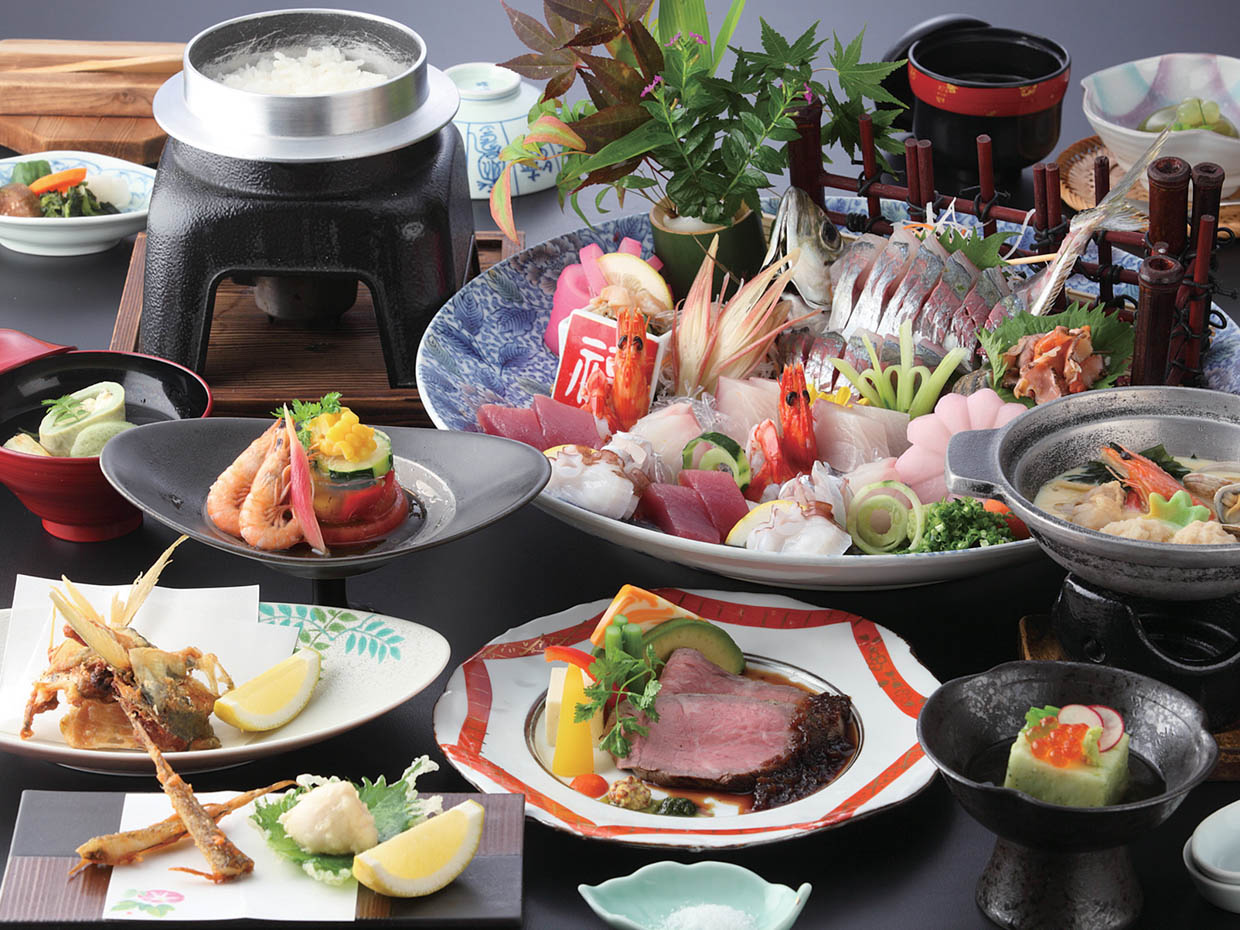 食事は、フレンチ、日本料理、海鮮料理からセレクト