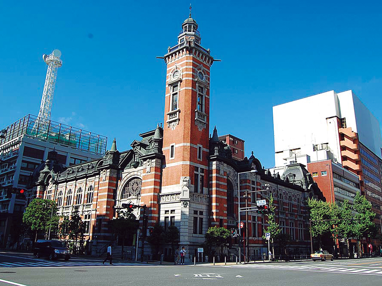 昨年開館100周年を迎えた横浜市開港記念会館。横浜港開港50周年を記念して市民の寄付により建てられた建物は重要文化財に指定され、象徴的な時計塔は「ジャックの塔」の愛称で親しまれている。