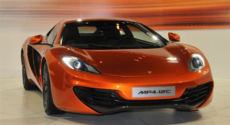 McLaren MP4-12C　ボディ：全長4,509×全幅×1,908×全高1,199mm　エンジン：3.8リッターV型8気筒DOHCツインターボ　最高出力：600ps（441kW）/7,000rpm　最大トルク：600N・m/3,000～7,000rpm　価格：27,900,000円
