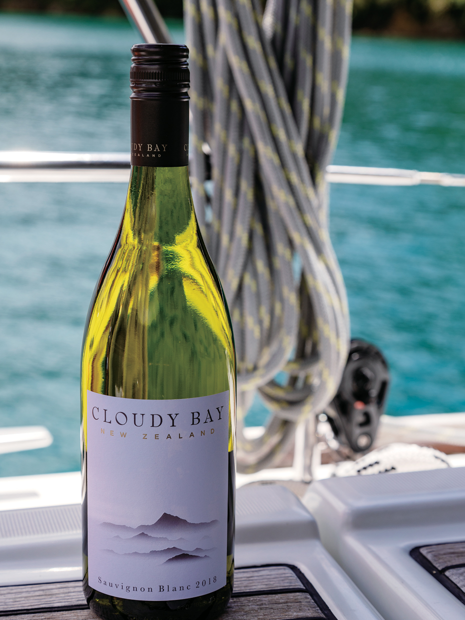 ニュージーランドワインを世界に知らしめた、クラウディー ベイ ソーヴィニヨンブラン。フレッシュなアロマと、爽やかな酸味が特徴だ。マールボロの自然がもたらす独特の風味をまとっている。カキやムール貝に特によく合う。