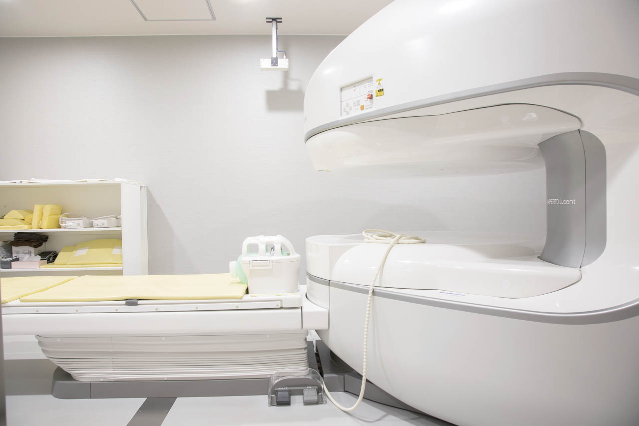 MRIの閉塞感をいやがる声に応え、江東メディカルタワーでは、オープン型を導入。