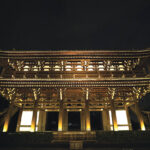 国宝の東福寺三門。足利義持が再建したもので、現存する禅寺の山門としては日本最古にして最大。写真提供：大本山 東福寺