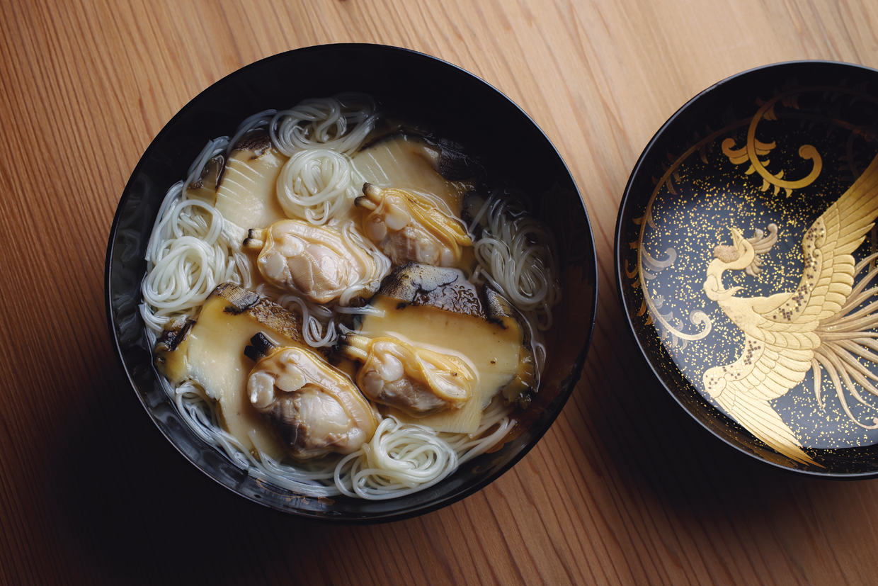 「日本料理かんだ」。「伊藤若冲」をテーマとした椀