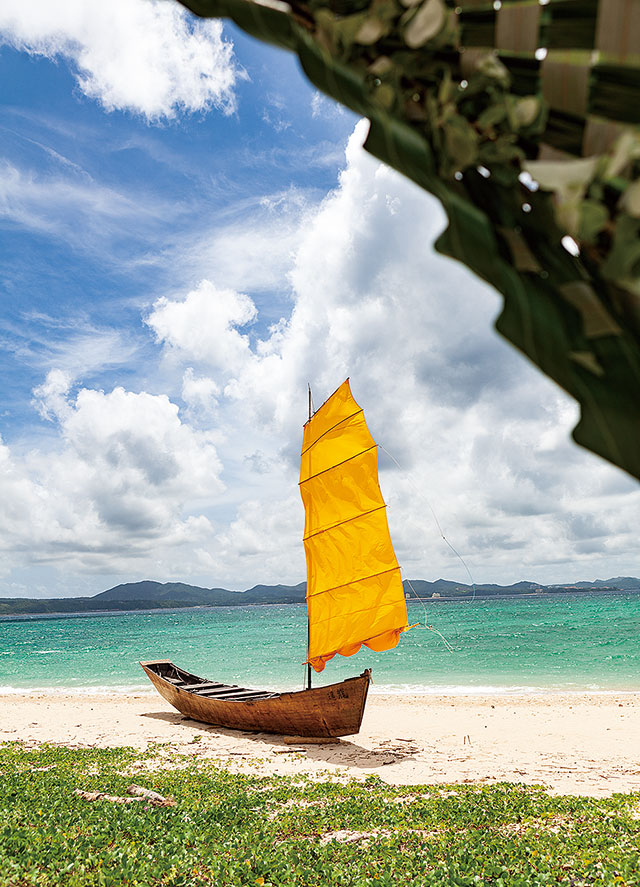やんばる畑人プロジェクト。伝統的な木造の舟、帆かけサバニ