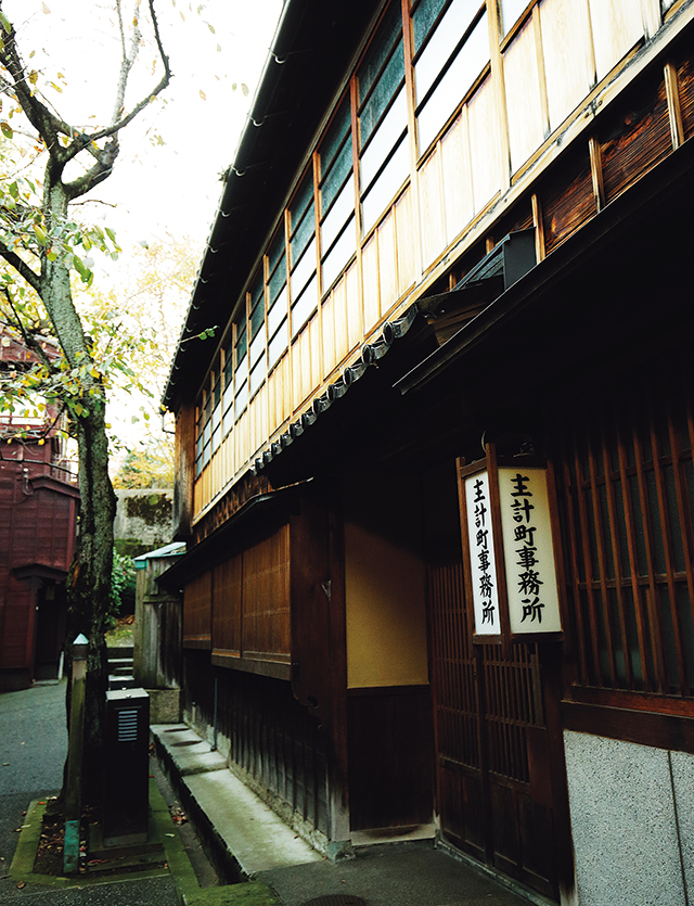 金沢、かつては検番だった建物。現在はお茶屋の建物を業態変更する際の窓口たる事務所になっている