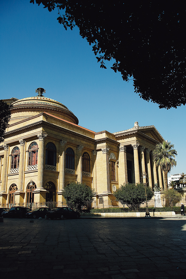 ヨーロッパ有数のオペラの殿堂として知られるマッシモ劇場
