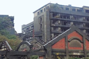 長崎喜遊曲 豊饒と冒険と近代日本、その栄華の「証言者」 軍艦島