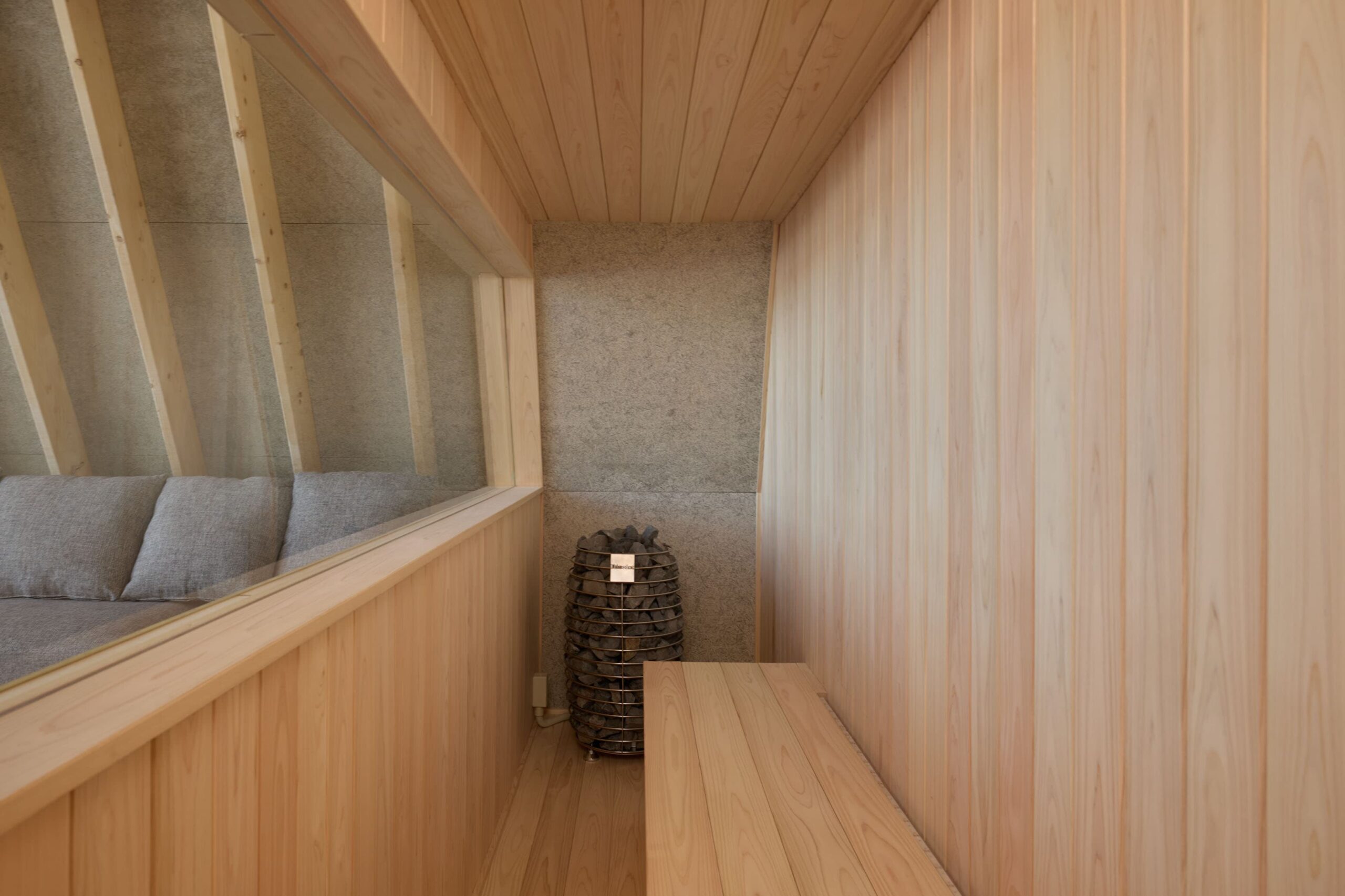 青木湖の静寂に身を委ねる「Lakeside villa SUI HAKUBA」の圧倒的非日常